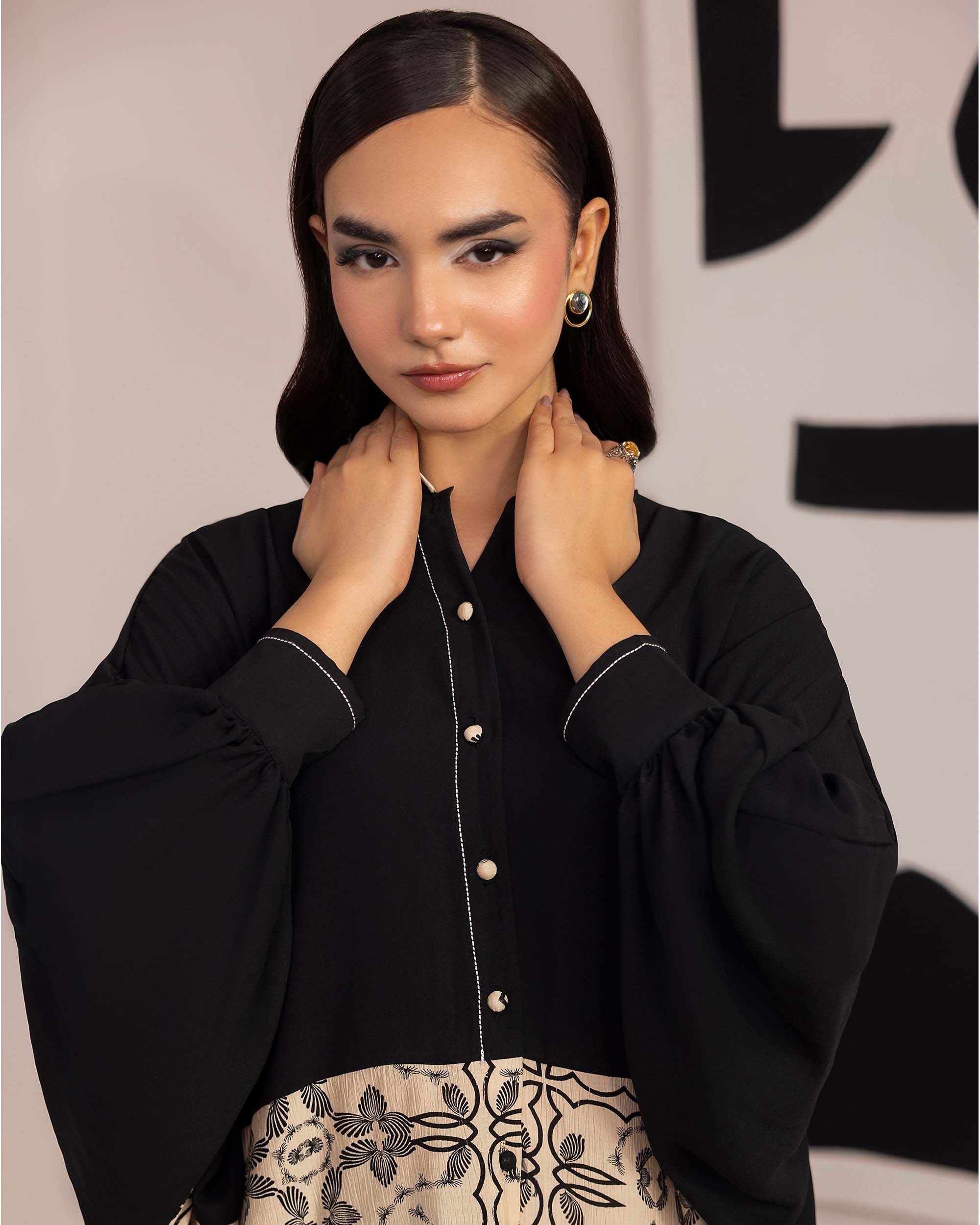 Noir Ivory